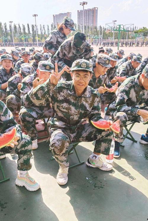 吃瓜爆料军训女生视频,镜头下的青春风采与汗水瞬间